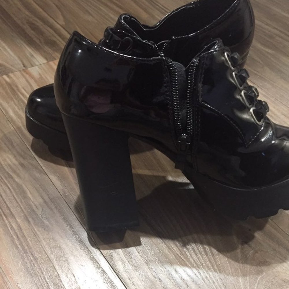 High heels black shose